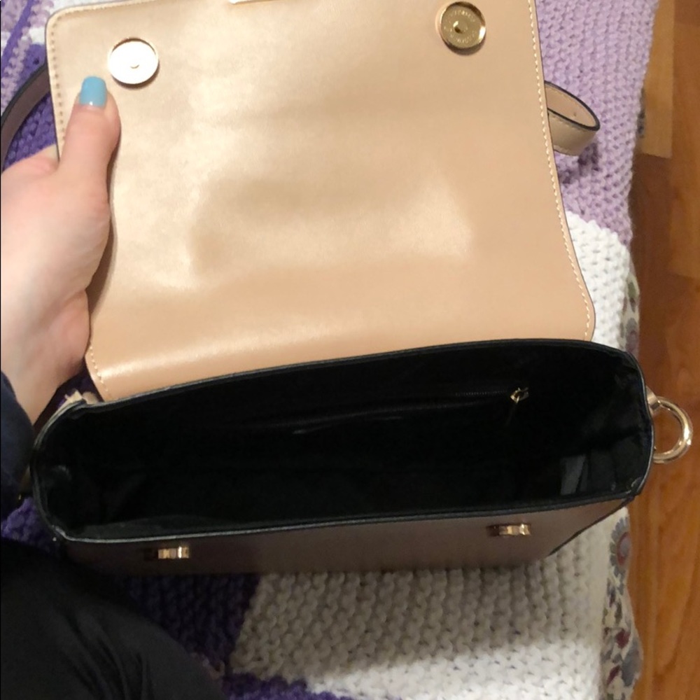 Handbag - Picture 2 of 3